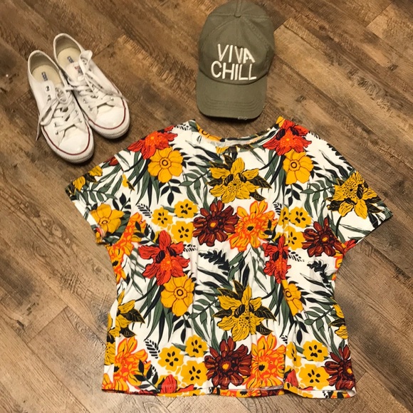 Zara Tops - Zara Trafaluc Floral & Leaf Print T-shirt L
